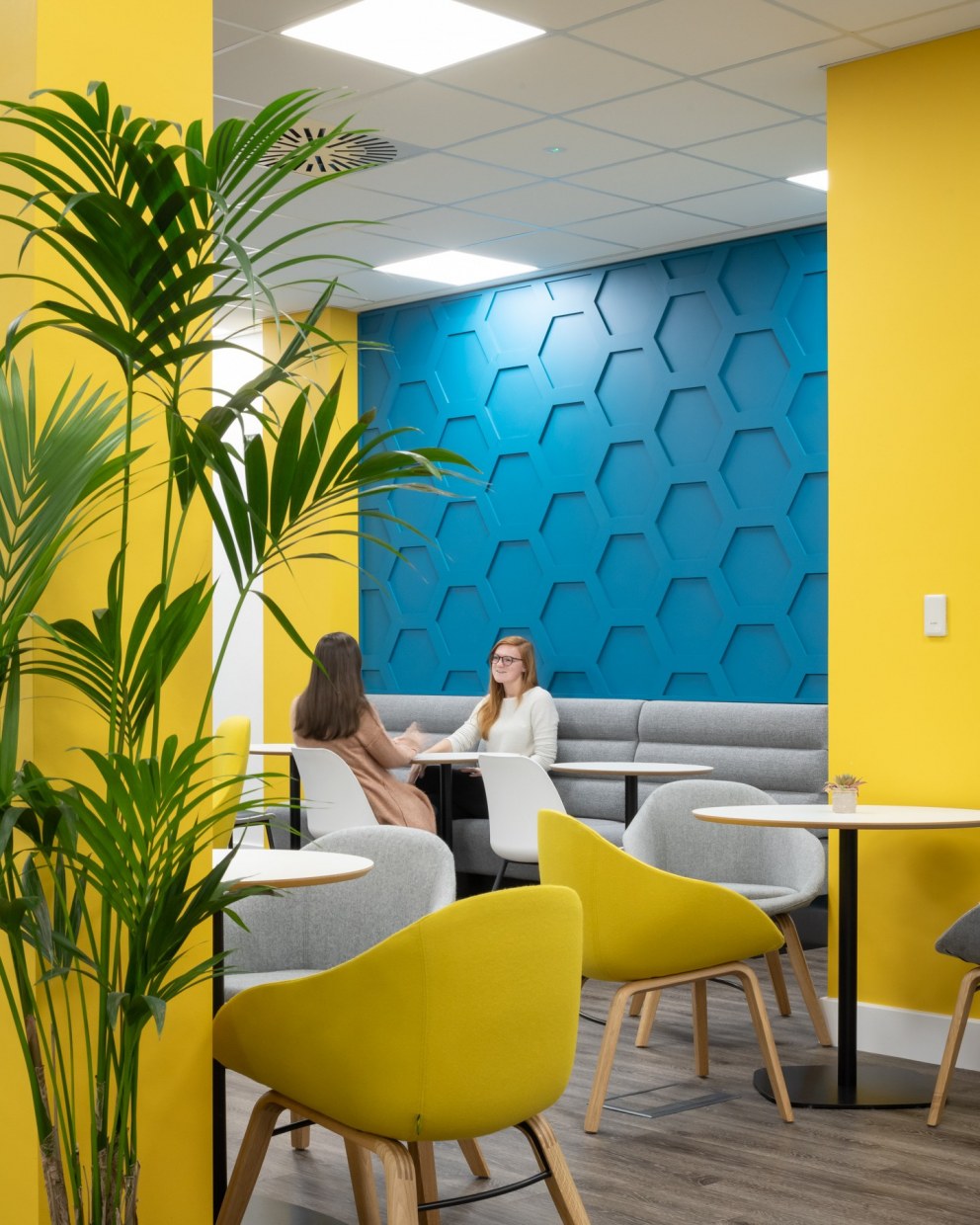 Rethink Events - Workplace Design | Breakout area - honeycomb feature wall | Interior Designers